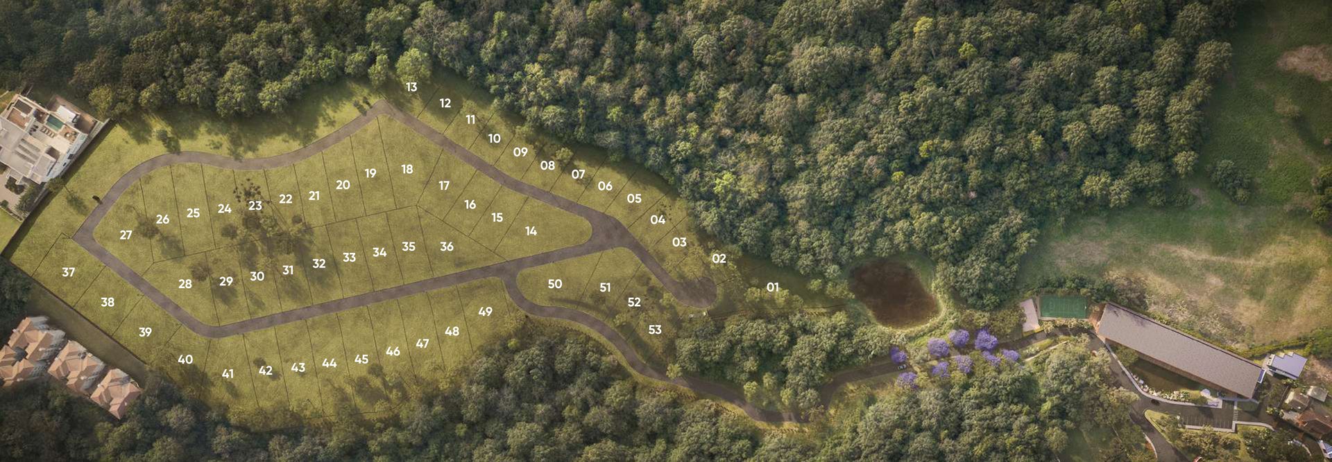 Implantação aérea da Chácara Kantuá com os 53 lotes numerados de 01 a 53, ruas internas, lago e mata preservada